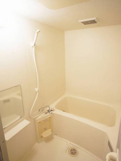 専用バス。追い炊き機能付き、お湯が冷めても安心です。