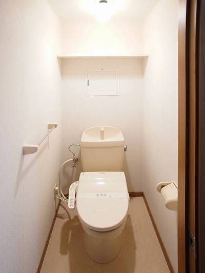 バストイレ別。専用トイレ、温水洗浄便座なのでいつでも清潔！