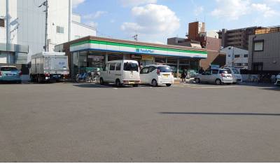 コンビニ(ファミリーマートまで徒歩約3分)