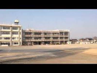 鴻巣市立不忍小学校：明治5年創立、生徒数約560人