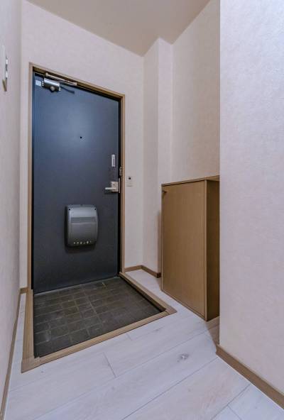 内部から玄関撮影