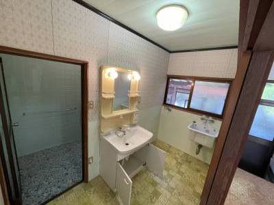 広い洗面脱衣場。別に洗い場があり靴など洗えます。