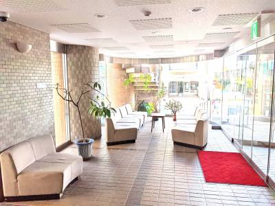 共有ロビー（ソファー）、充実設備、居住者とその関係者使用可