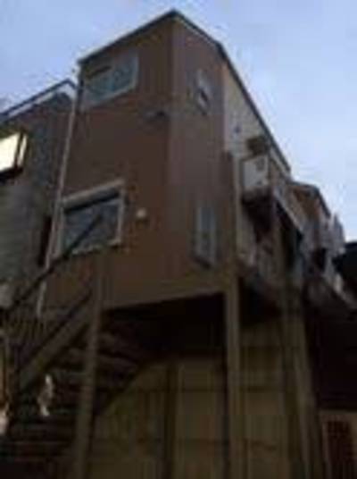 階段下は駐輪場として利用いただいています