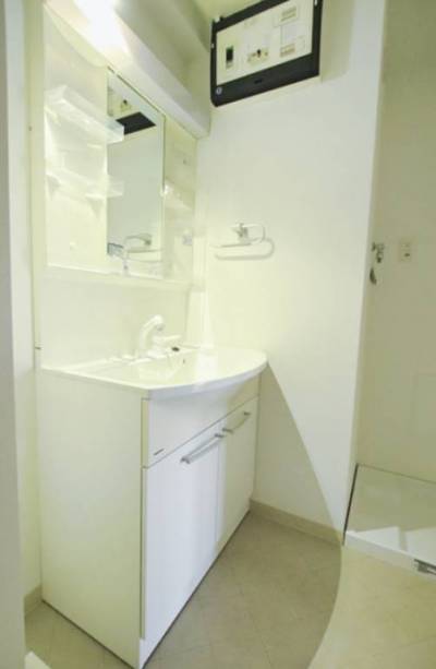 独立洗面台★脱衣スペースも広々です