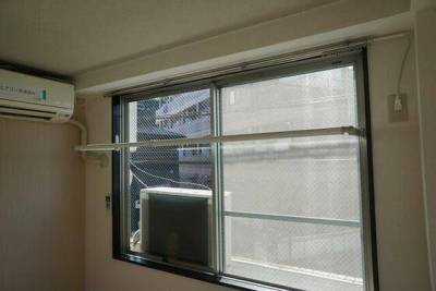 室内洗濯物干し竿付き
