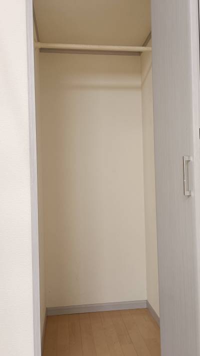 収納もバッチリ、奥行きがあり収納力に問題ありません。