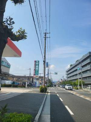 近隣に業務スーパーあり。