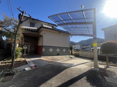 駐車場3台（軽自動車推奨）可能‼︎
カーポート付き‼