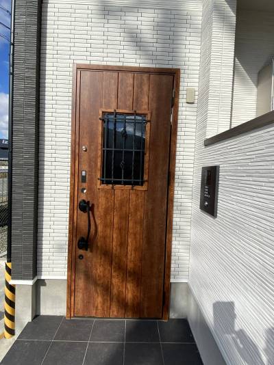 欧州風の入口はオートロック付きでセキュリティ安心