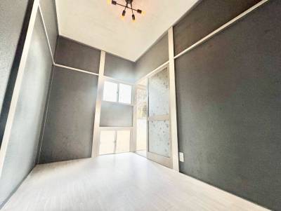 1階小部屋です。書斎や物入れとして使用するもよし。