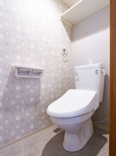 シャワー付きトイレ、2ホルダーのトイレットペーパー台
