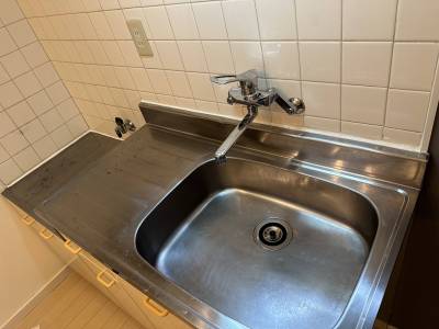 使いやすいシングルレバー混合栓！窓で通風、明るい^^