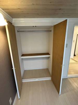 クローゼット。上下で上手く収納できます！