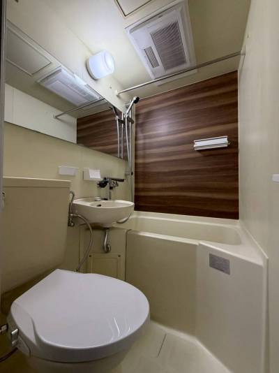 シャワートイレ付きホテルライクな浴室