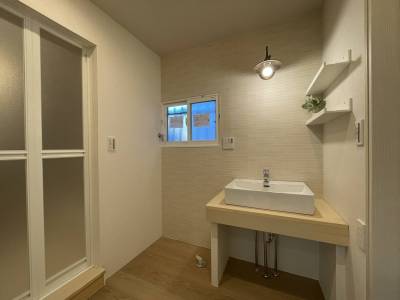 ホテルライクの造作洗面台。