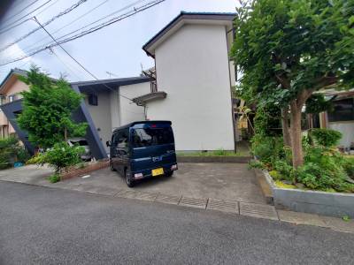 両面道路の北道路側部分です