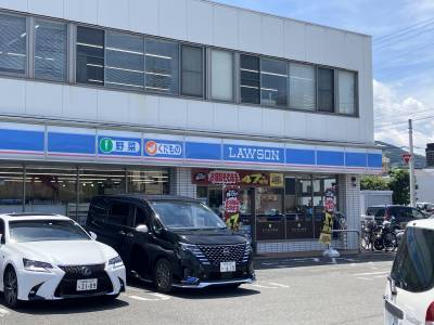コンビニも近くにあります