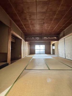 一階和室。8畳と6畳の続き間でDKと隣接しています