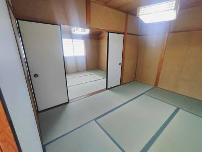 2階和室。畳み、襖、障子などリフォーム済み！