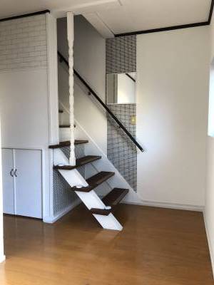 広い玄関♪階段下に収納があります。