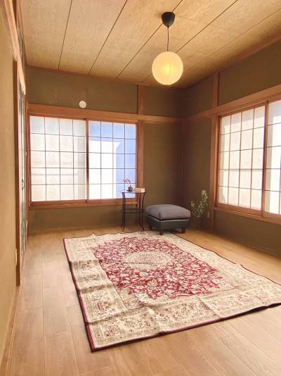 二階洋室２。和モダンスタイルで大人のくつろぎ空間に！収納も◎