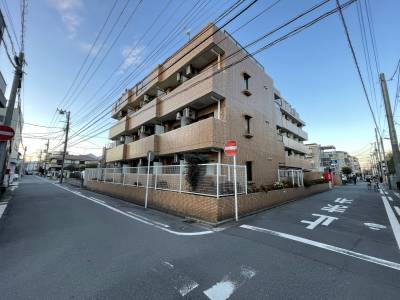 敷地内自転車、バイク駐輪可。オートロック付きです
