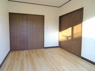 フローリング調のフロアタイルでお掃除も簡単です！