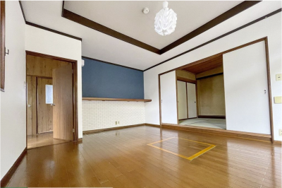 広々のリビングと奥の和室