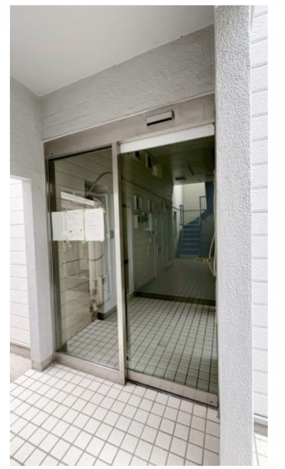入口　自動ドア
