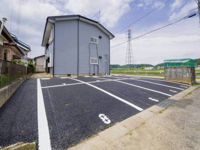 前面道路も広く、交通量が少ないため駐車しやすいです。