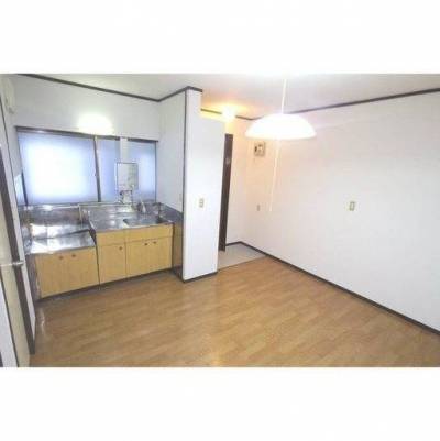 8畳相当の広さがあるダイニングキッチンです