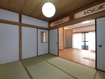 リビングと繋がった和室です。リビング横でゴロゴロできる！