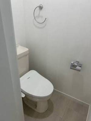 トイレの金物がシルバーでオシャレ