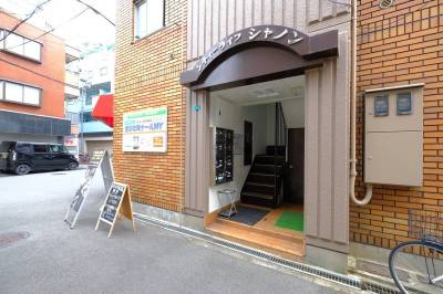 1階は24時間営業のコインランドリー。