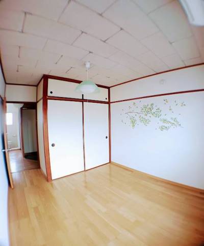 押し入れも天袋もあります！収納ばっちり！LED照明です！