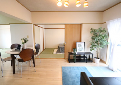 イメージの為、家具や小物・照明器具などは附属されません