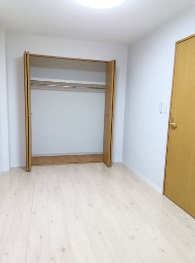 寝室は北側なので夏も比較的暑くなりにくいです