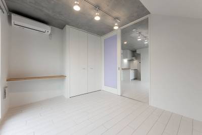 DENスペースがあって、ちょっとした作業に便利。