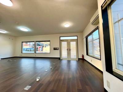 室内の全クロス、全床、照明、網戸等を新規交換