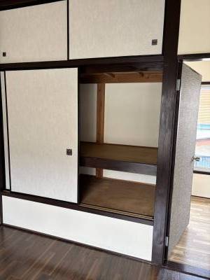 2階の4.5畳にたっぷり収納付き。