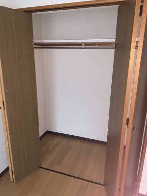 自慢の大きめクローゼットです！