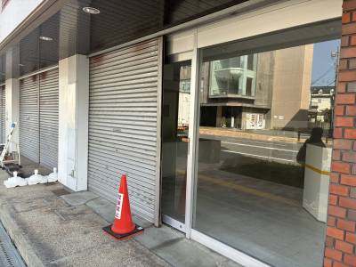 道路面の１階店舗。敷地内駐車場1台分無料
