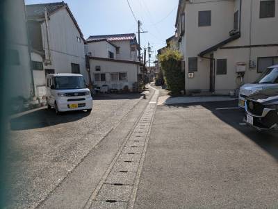 近くに駐車場ありそう