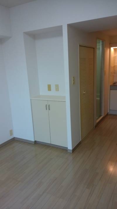 部屋ーキッチン、バス方向