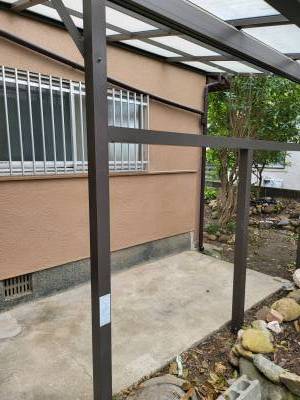 屋根付き駐輪場、バイク置き場あり。