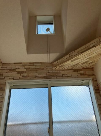 天井は高くて開放感があります。