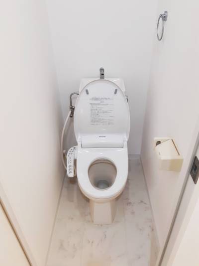 温水洗浄便座付きトイレ