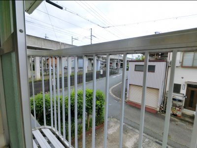 ちょっと狭いのですが、ベランダです！！眺めはまあまあ(笑)