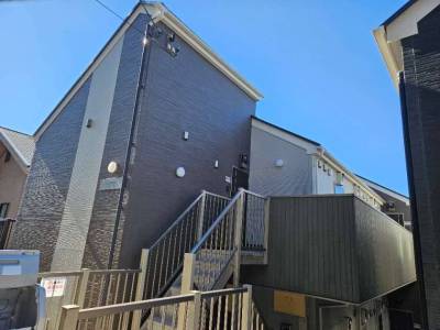 きれいで落ち着いた外観の建物です